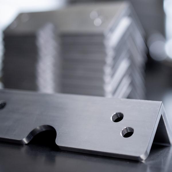 https://www.coremarkmetals.com/files/image/medium/aluminum angles cnc machining cut and threaded